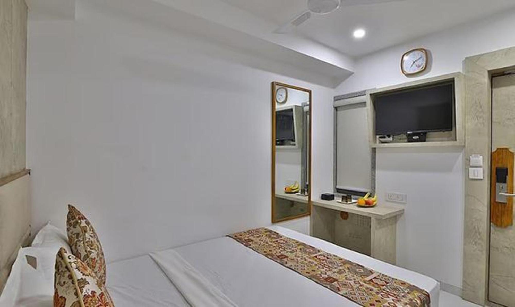 Fabhotel Prime Legend Surate Extérieur photo